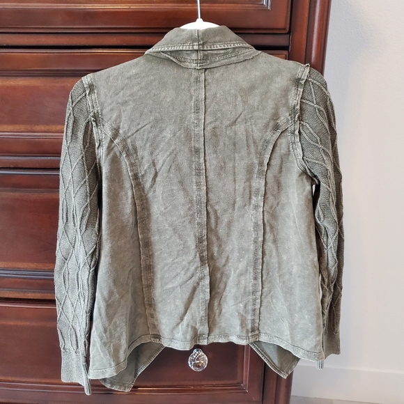 Jacket - Picture 2 of 4